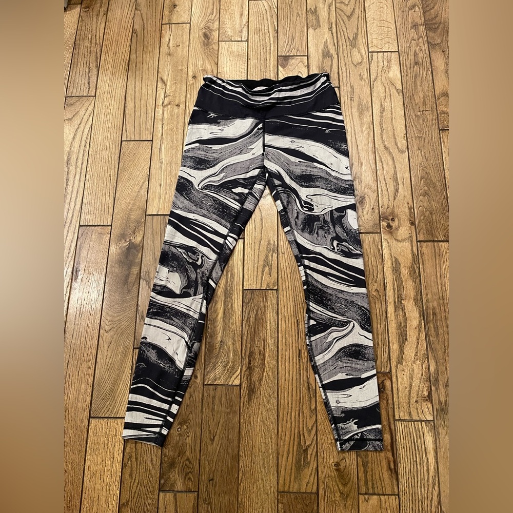 Lululemon Black White Marble Swirl Print Leggings Running Athletic Size 10